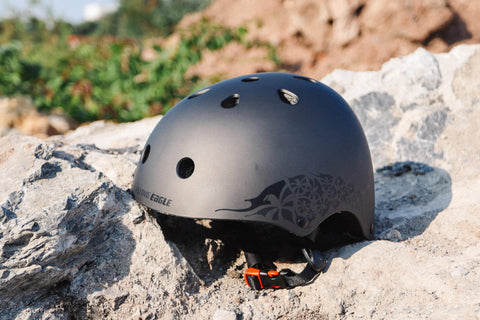 Casco Flying Eagle Mette Grey - Doberman's Skaters Shop