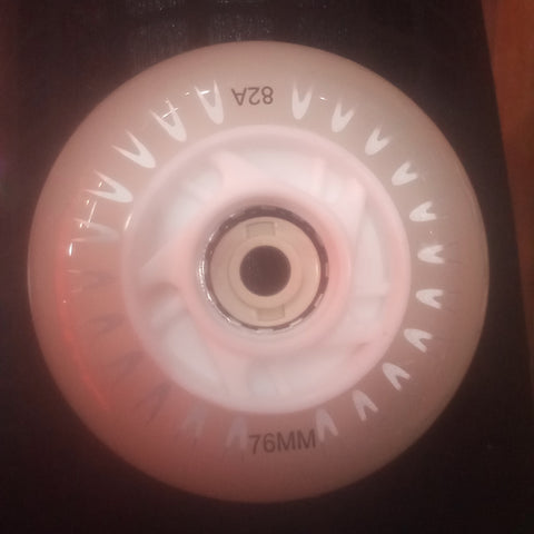 Ruedas LED Roadshow 76mm - Blanco - Doberman's Skaters Shop